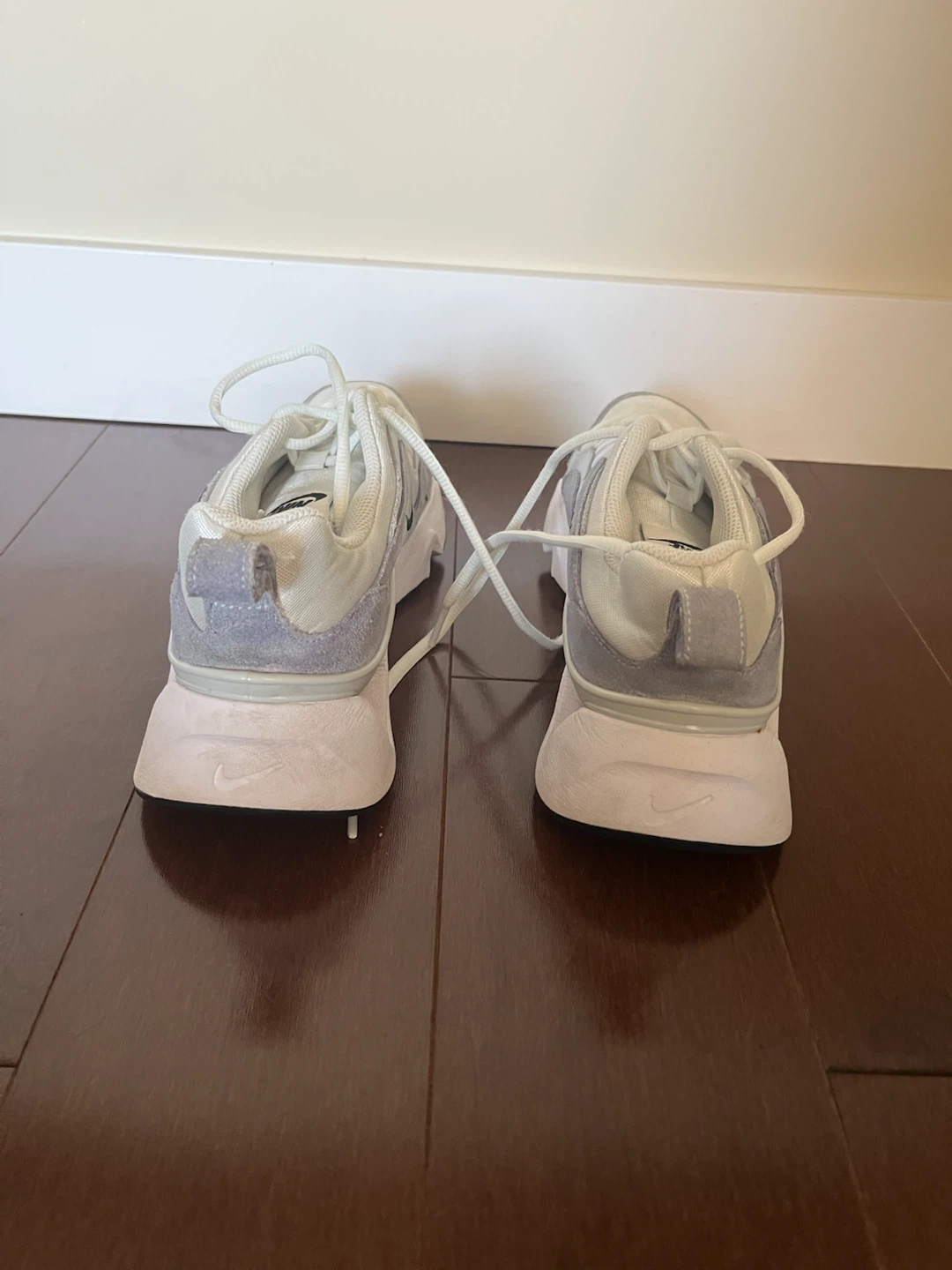 Nike Women's White/Grey Running Shoes