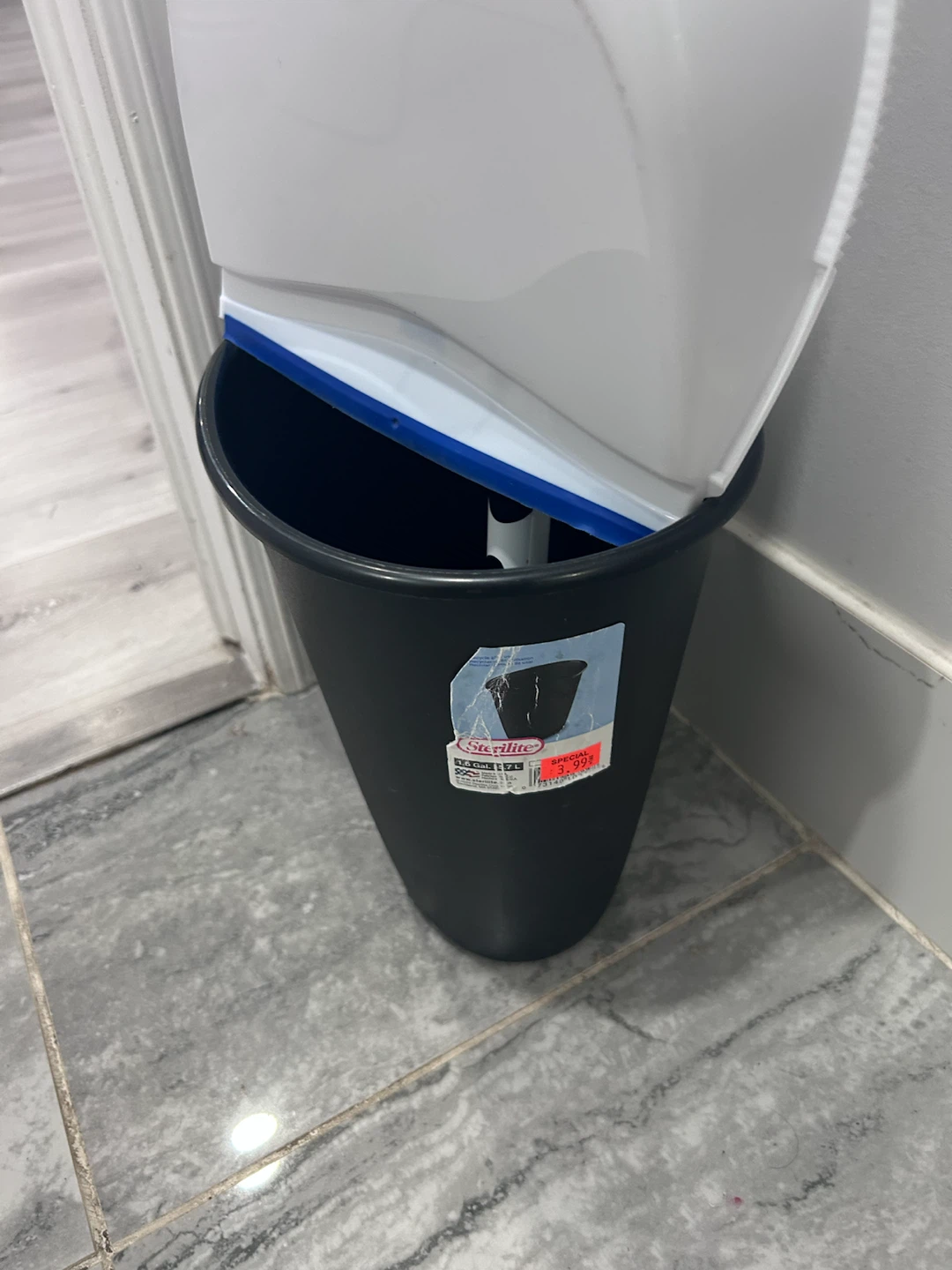 Mop Bucket, Broom , Dusting pan, Small bin for Trash - photo 4