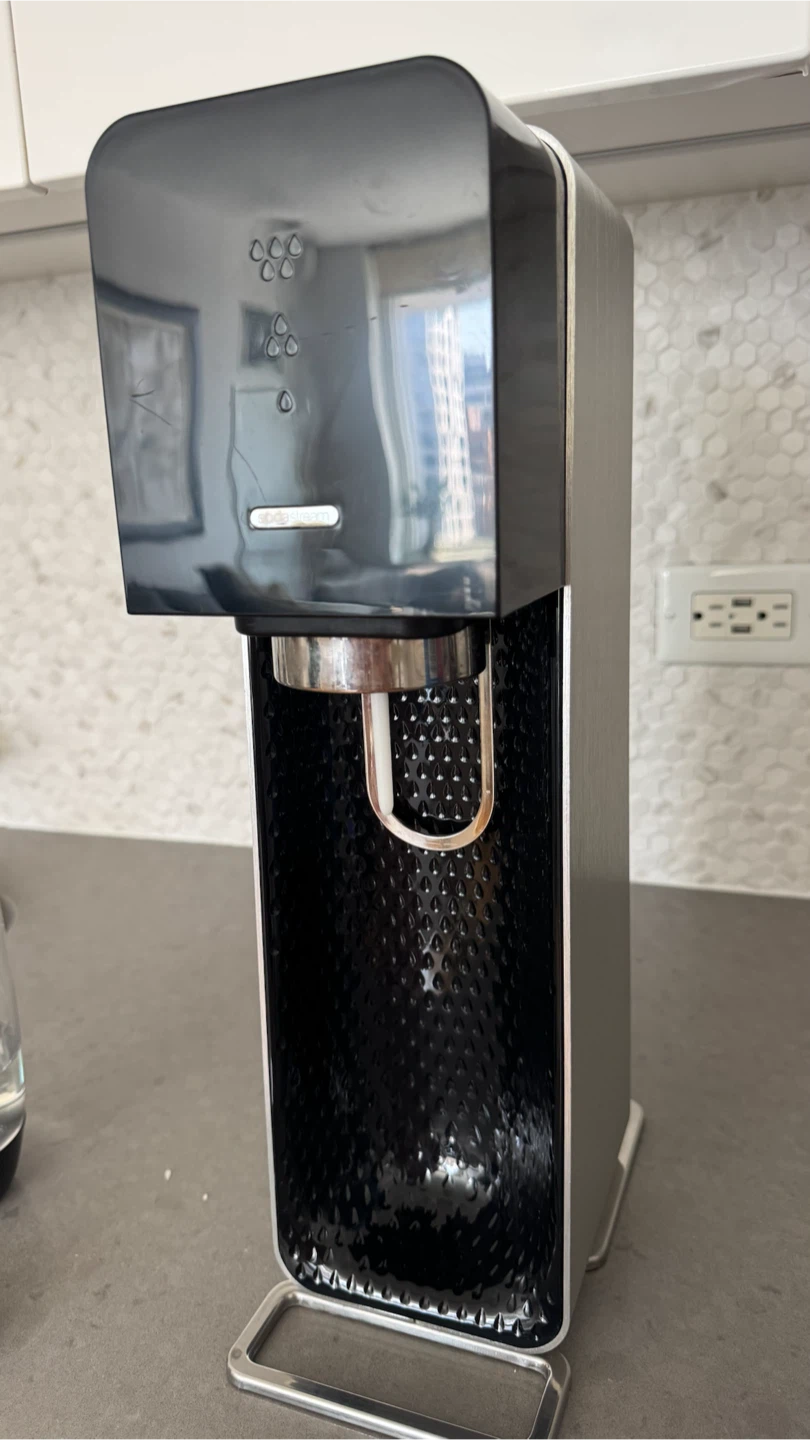 SodaStream Sparkling Water Maker with CO2 Cylinder - photo 3