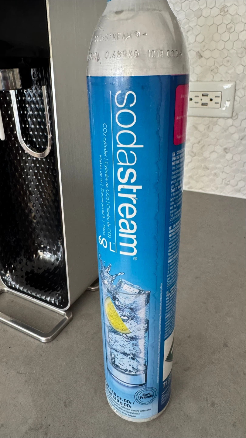SodaStream Sparkling Water Maker with CO2 Cylinder - photo 4