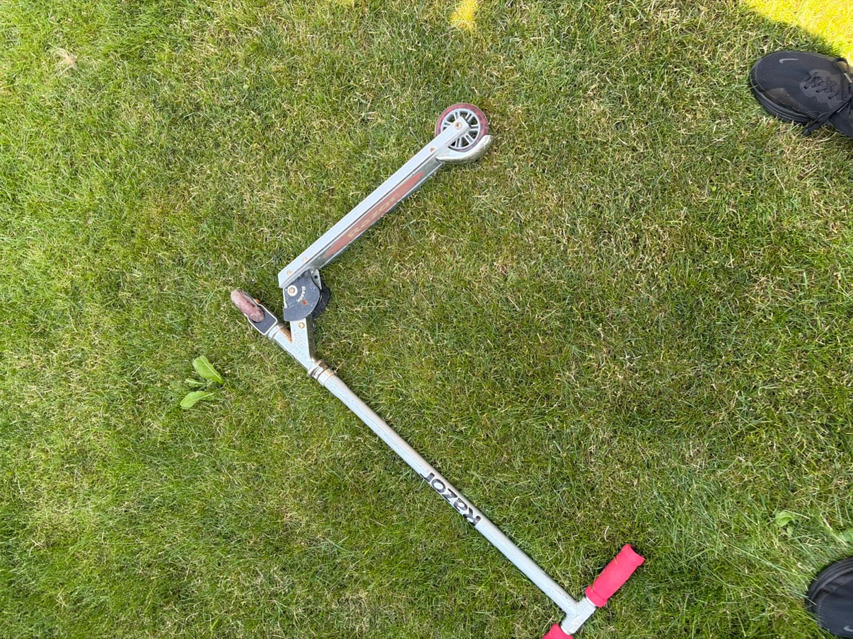 Razor Scooter with Red Grips - photo 3