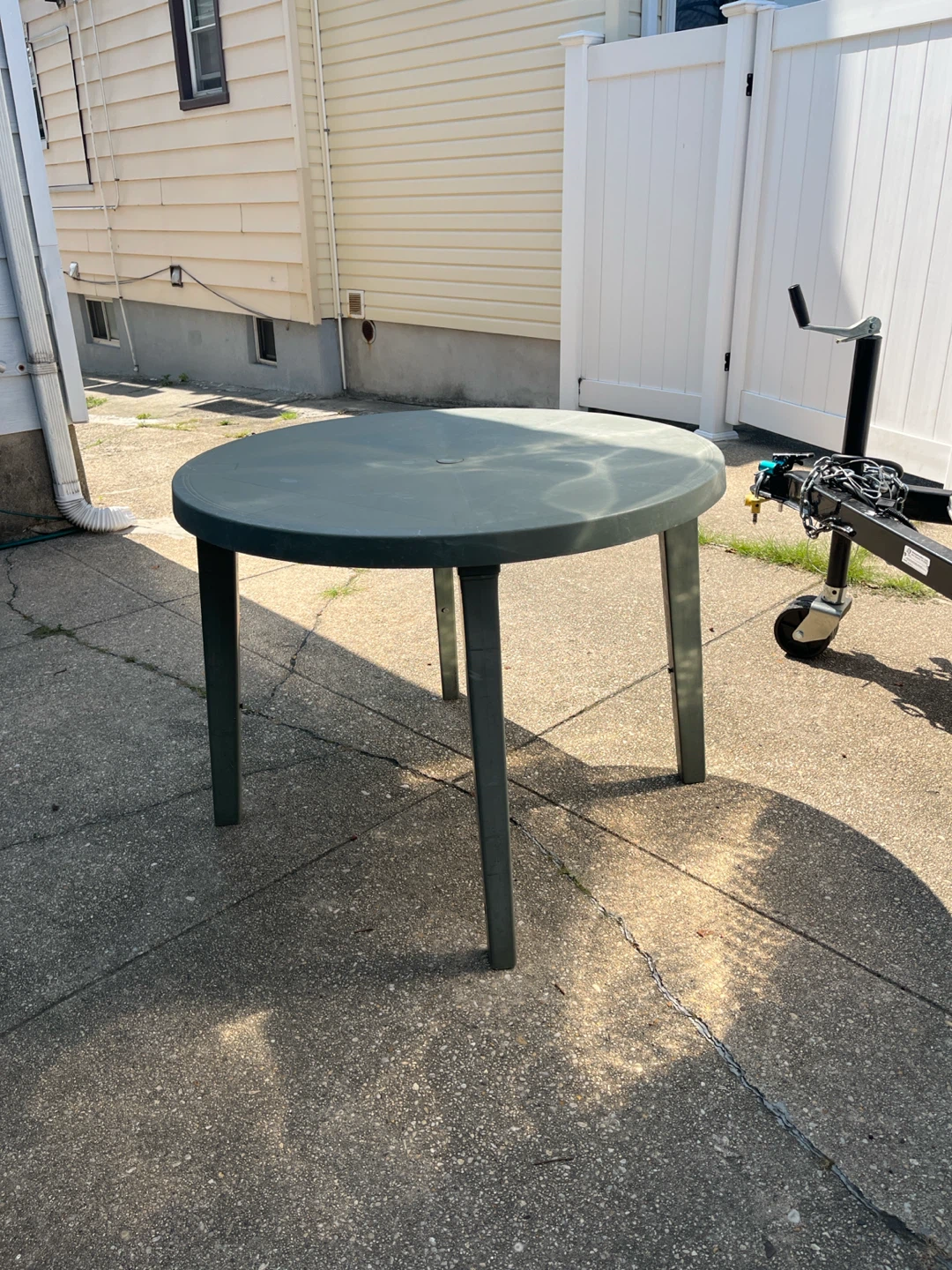 38” Round Plastic Outdoor Table - photo 3