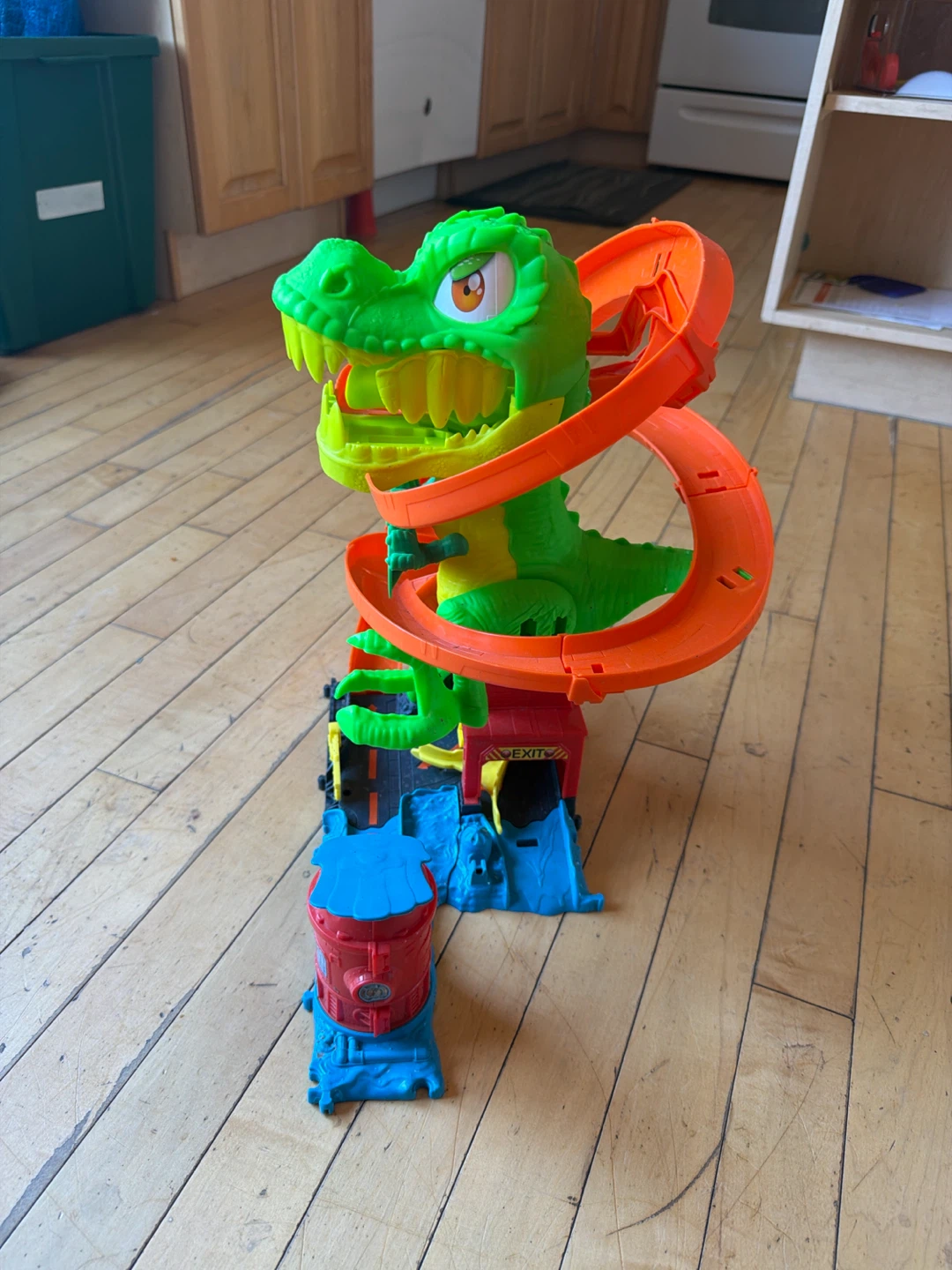 Hot Wheels T-Rex Attack play set