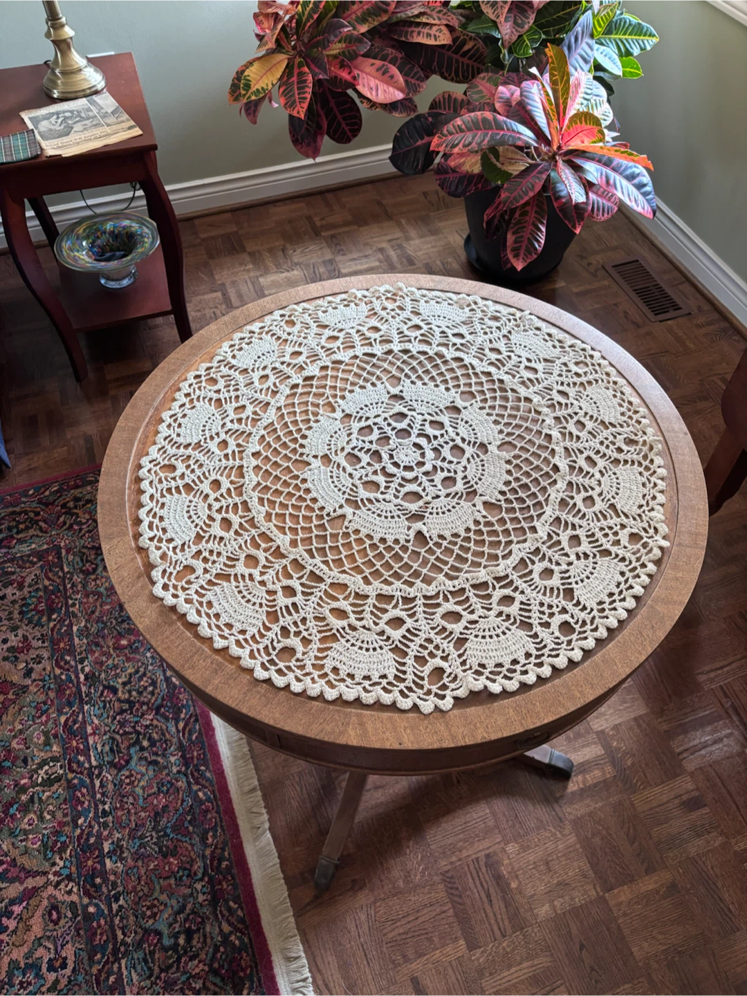 Round Wooden Pedestal Accent Table - photo 2