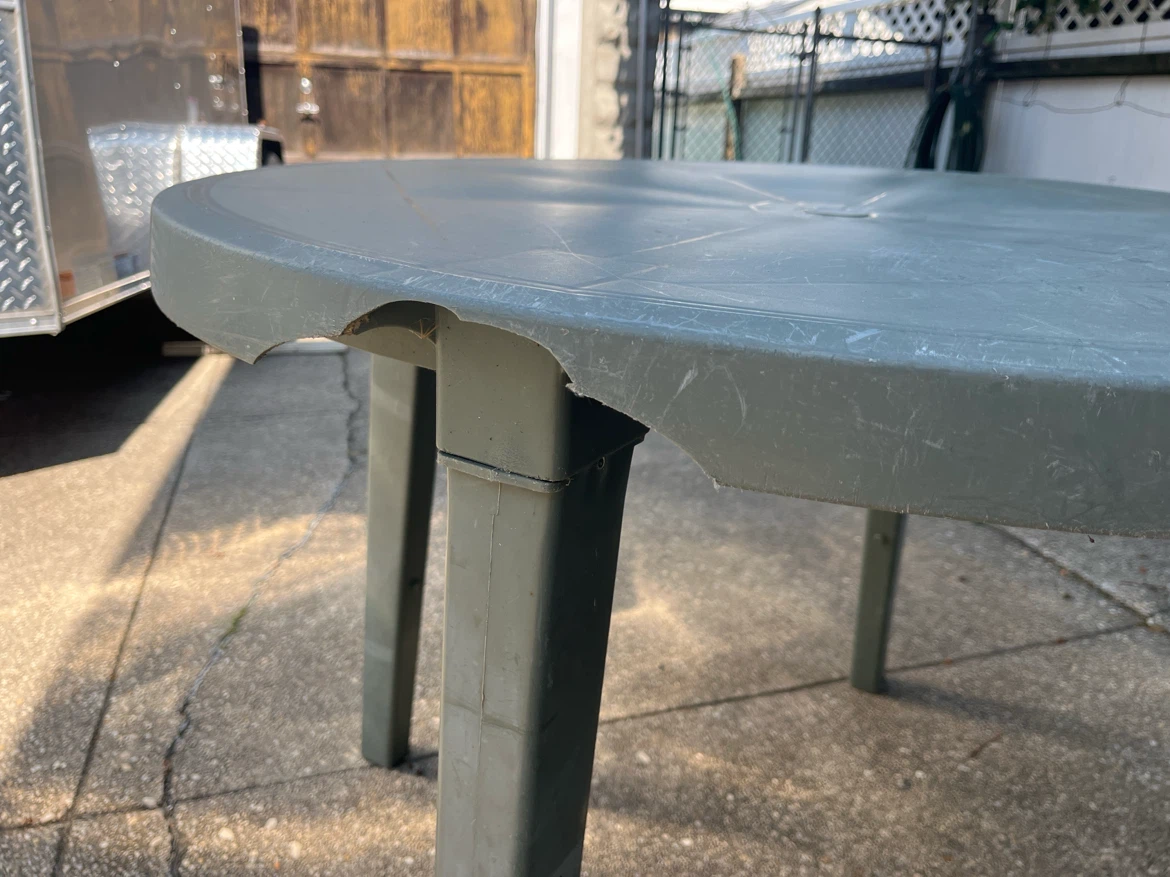 38” Round Plastic Outdoor Table - photo 4