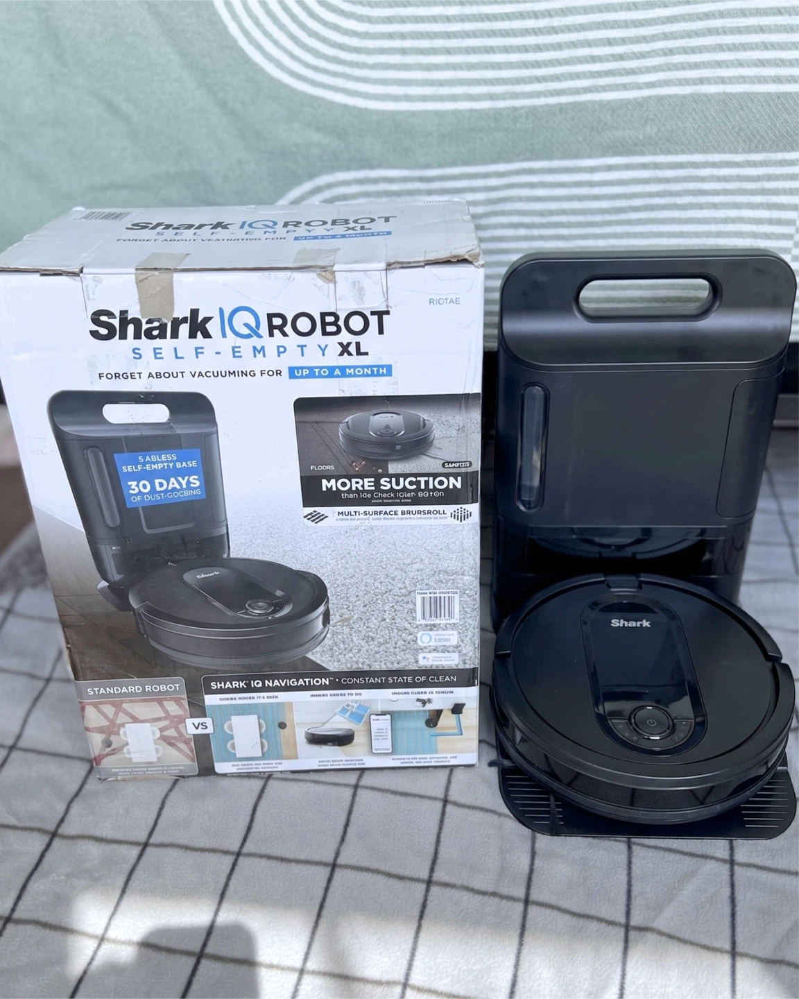 New Shark IQ Robot Self-Empty XL Robot Vacuum