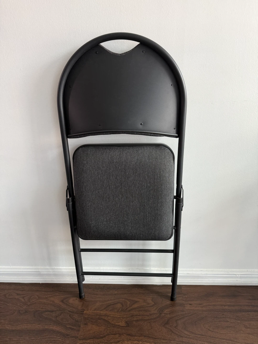 Pair of Grey Folding Chairs - photo 5