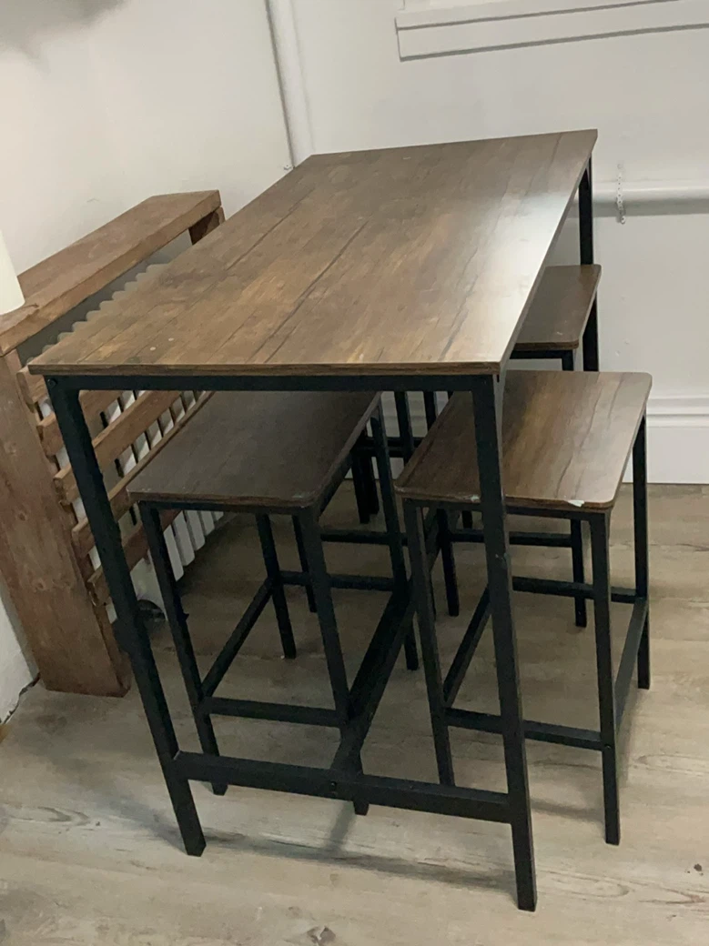 Table + 4 stools