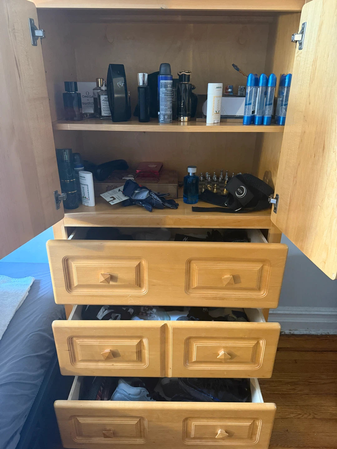 Light Wood Wardrobe with Drawers - photo 3