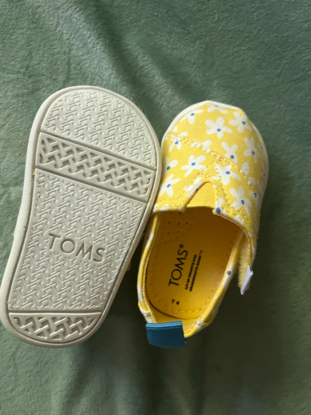 TOMS Baby Yellow Floral Slip-On Shoes Size 4 - photo 3