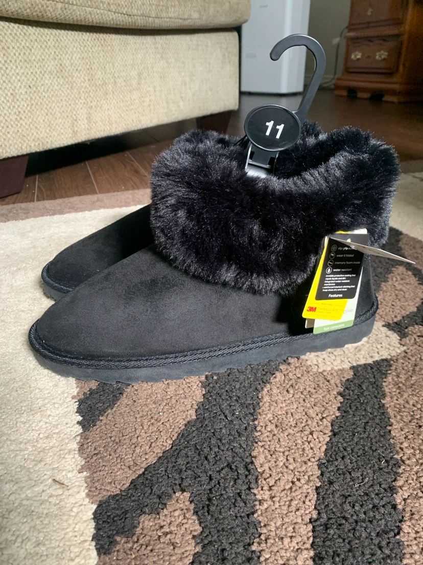 Black Faux Fur Lined Booties - Fits size 9-9.5 Women’s