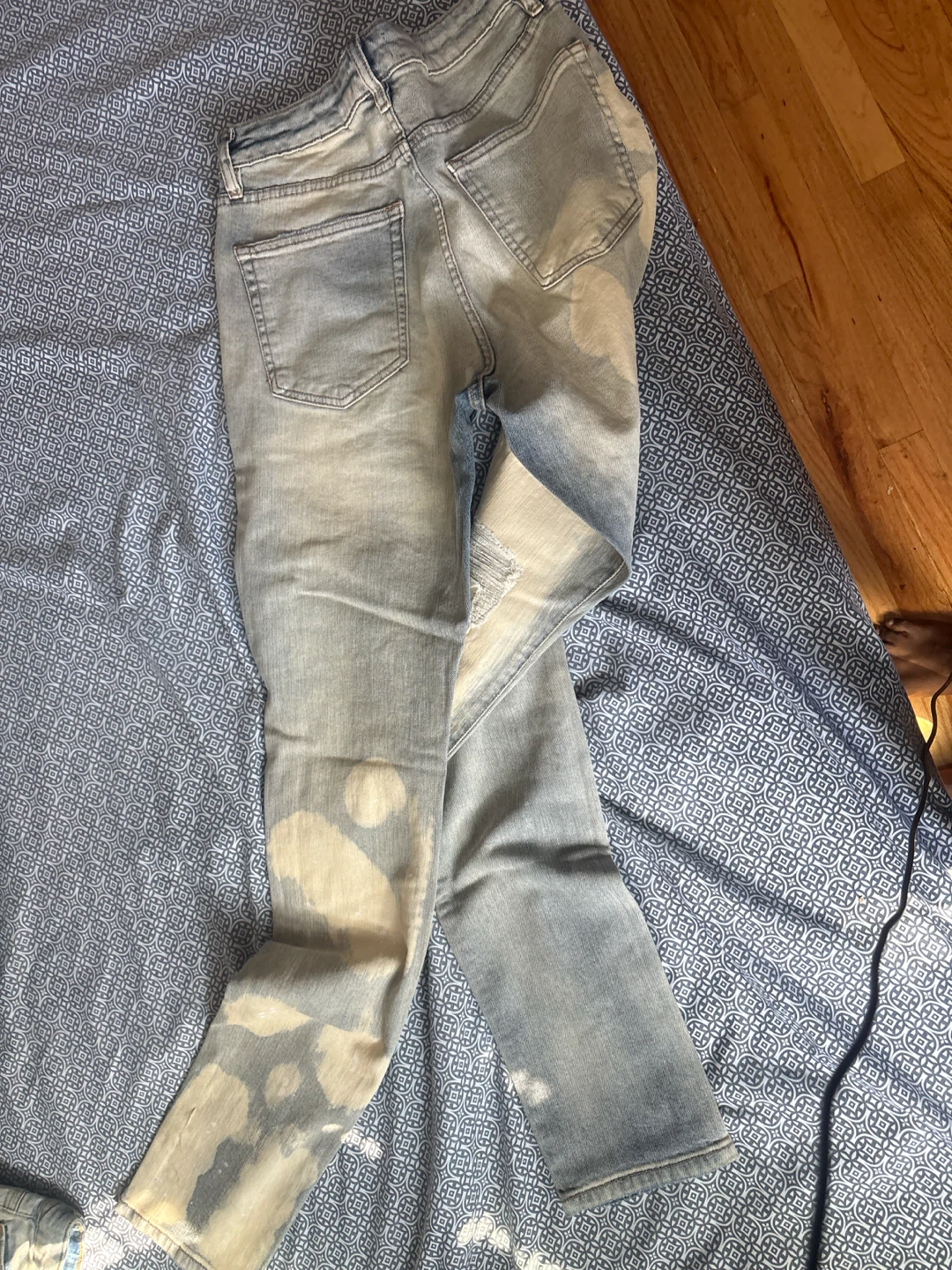 Men's Distressed Light Wash Jeans - photo 2