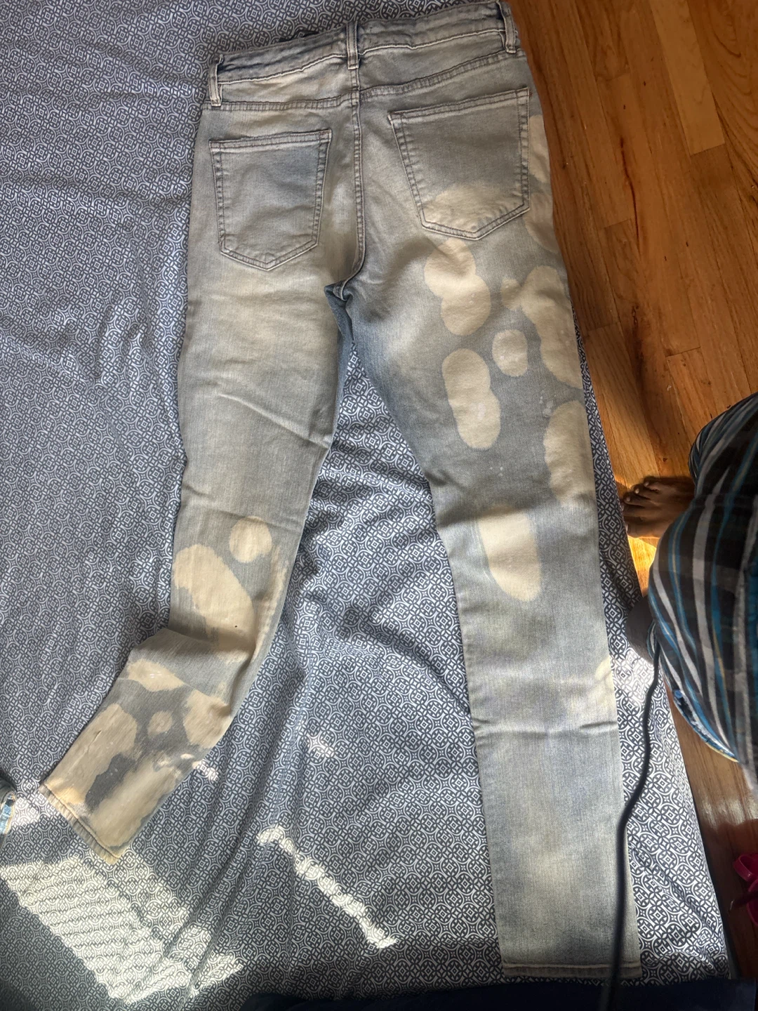 Men's Distressed Light Wash Jeans - photo 3