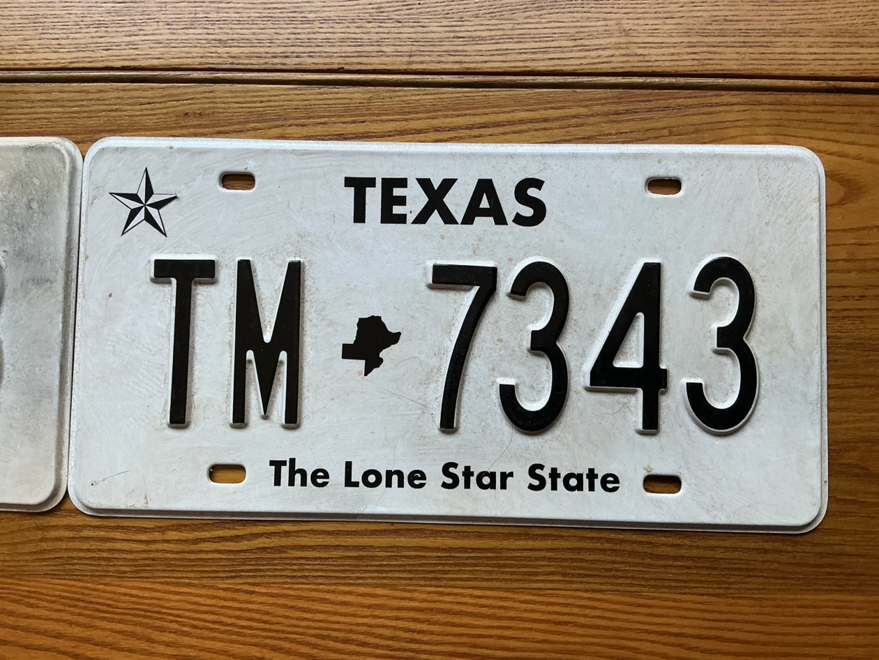 Vintage Movie Pair of Plastic (Not Real) Texas License Plates - photo 3