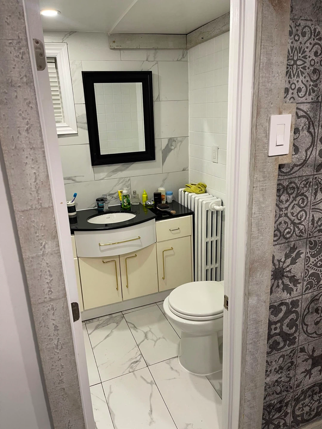 Huge room in basement for rent (Lawrence)