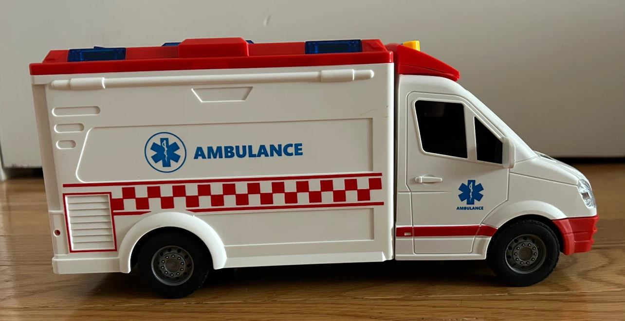Toy Ambulance Emergency Center - photo 2