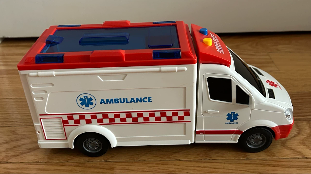 Toy Ambulance Emergency Center - photo 3
