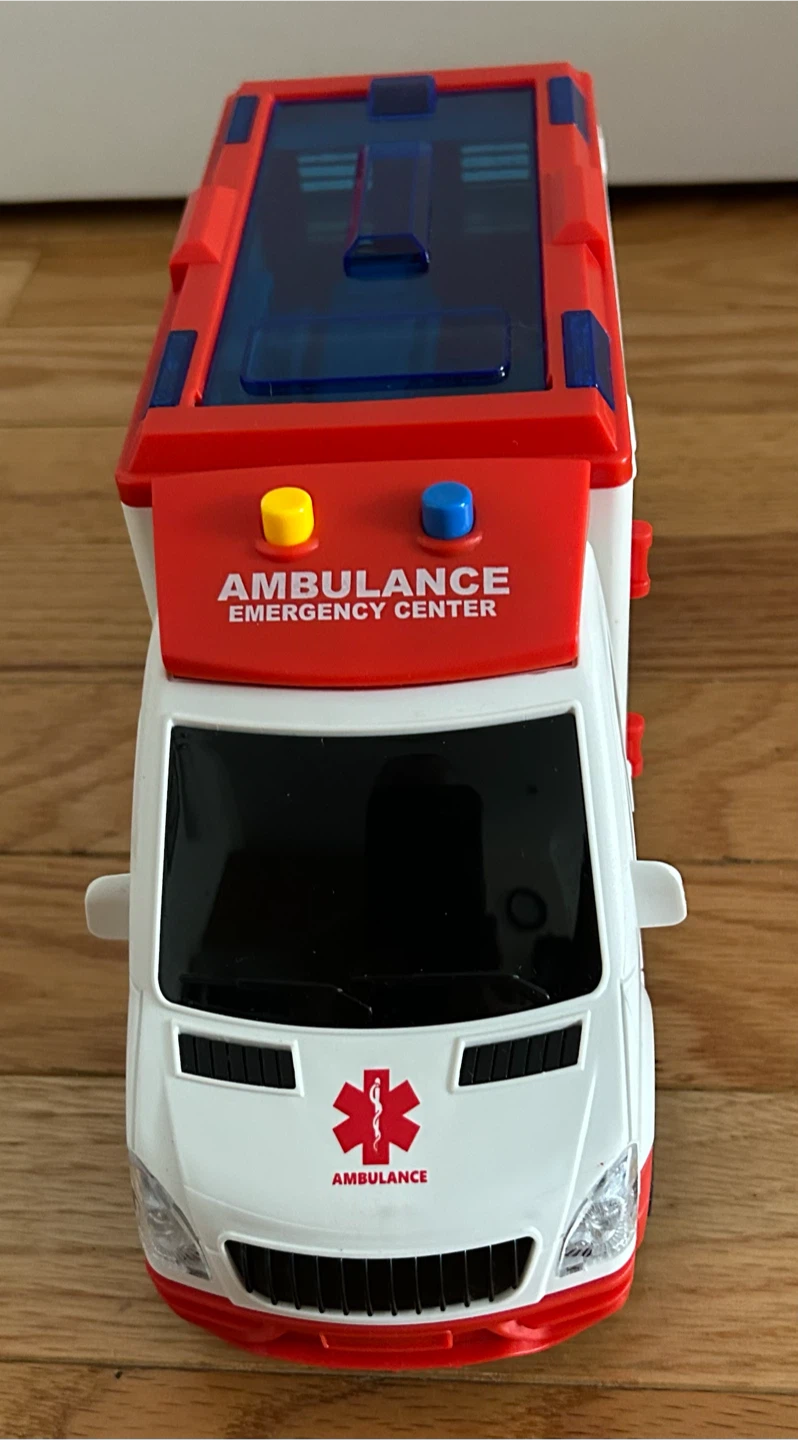 Toy Ambulance Emergency Center - photo 4