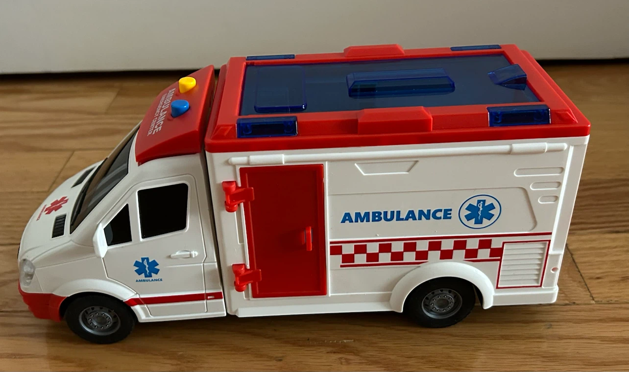 Toy Ambulance Emergency Center - photo 5