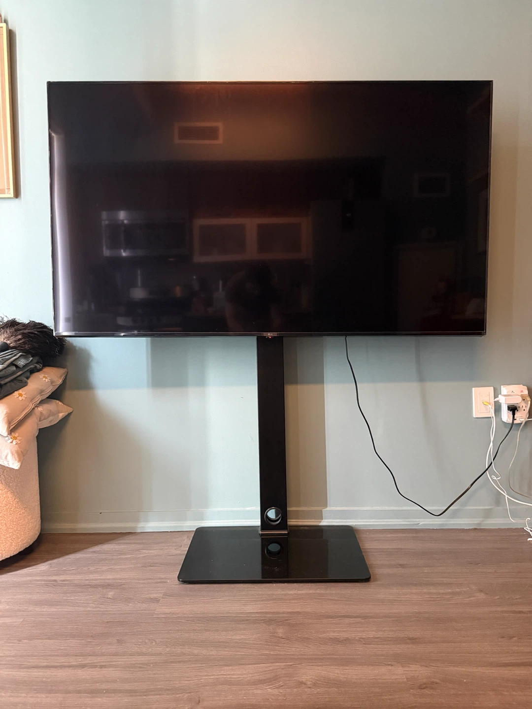 LG 65-Inch UT7000 TV with Stand - photo 2