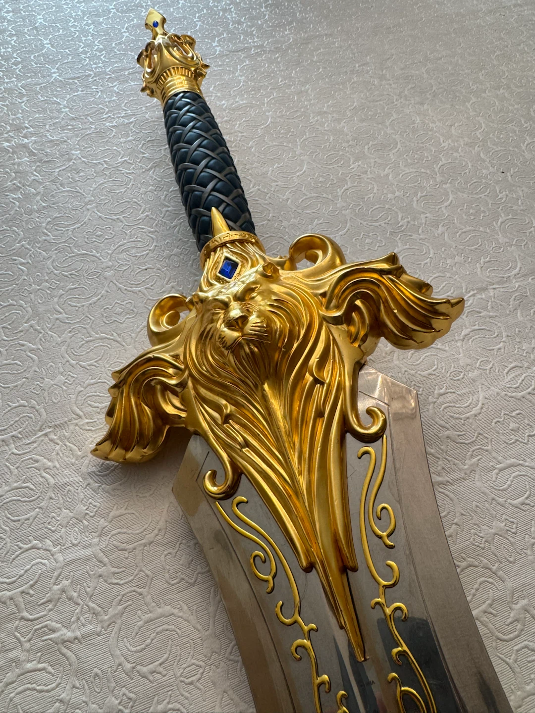 Warcraft decorative Sword with Lion Hilt and Display Plaque - photo 2