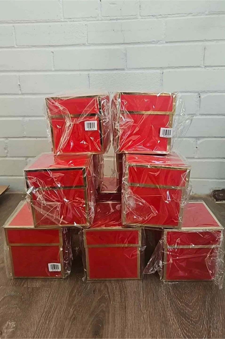 16 pcs - Brand New Luxury Red & Gold Gift Boxes - photo 2