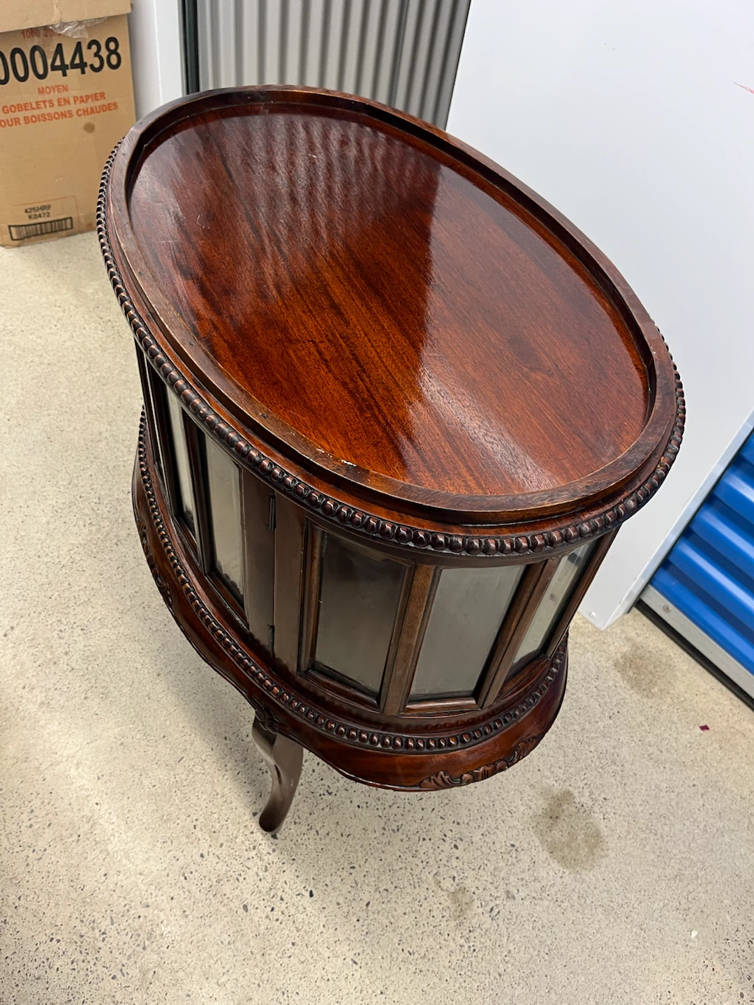 Vintage oval vitrine display cabinet / end table double door - photo 3