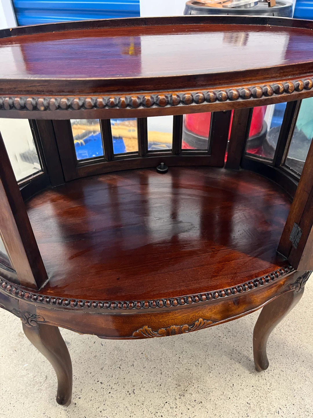 Vintage oval vitrine display cabinet / end table double door - photo 4