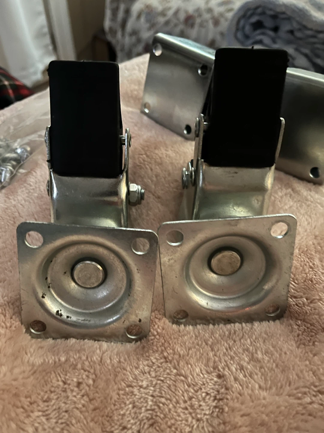 Set of 4 Swivel Casters with Hardware