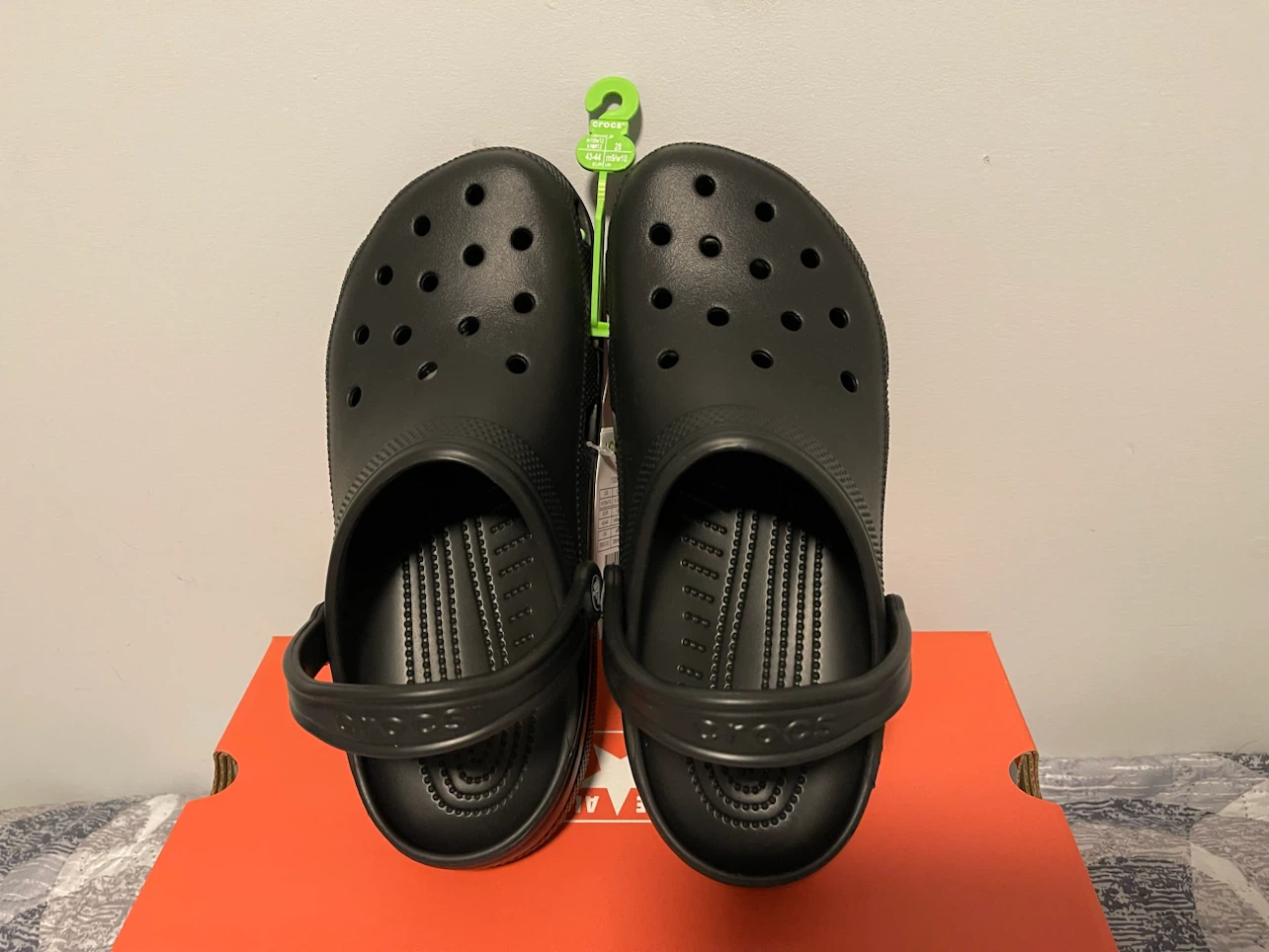 Brandnew Black Crocs Classic Clogs Size 10/12 - photo 3