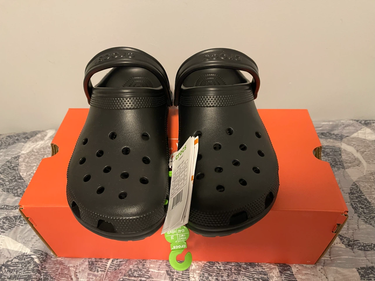 Brandnew Black Crocs Classic Clogs Size 10/12 - photo 5