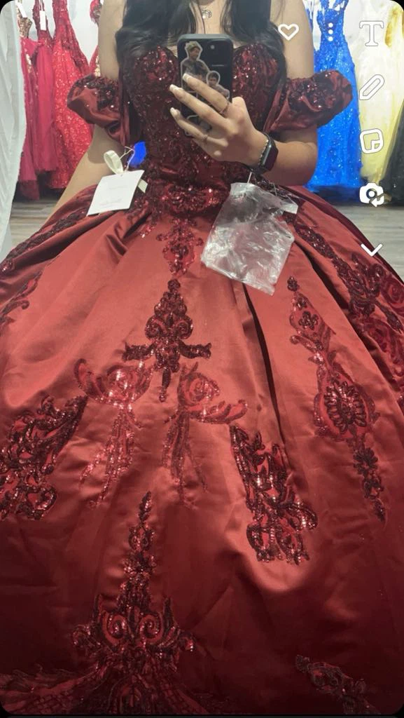 Vendo Vestido de XV años ColorVino Tinto en Excelente Estado
