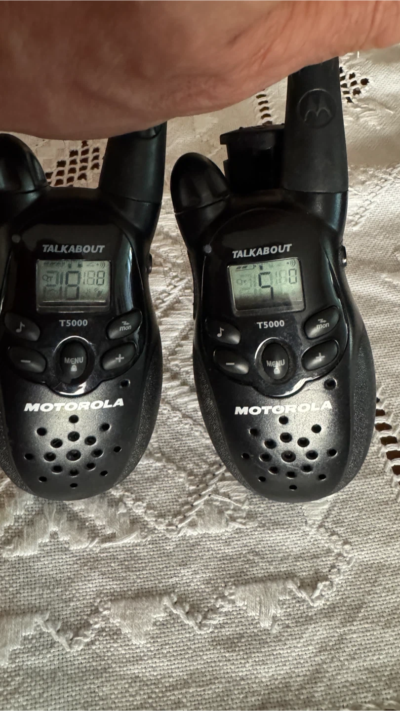 Motorola T5000 FRS 2-way radios - photo 2