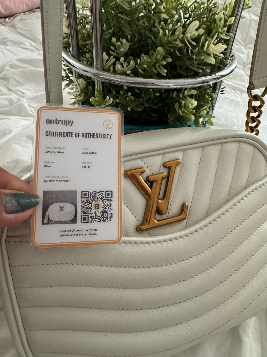 Louis Vuitton White Leather Chevron Camera Bag - photo 5