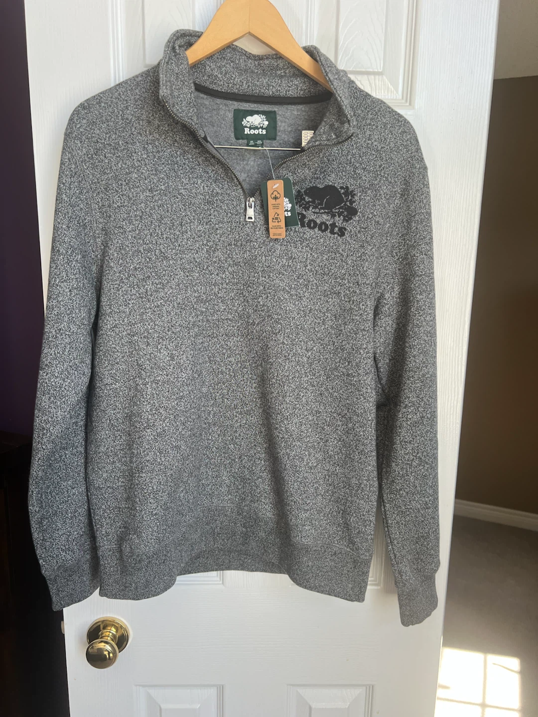 BNWT mens/womans Roots Quarter Zip Sweatshirt
