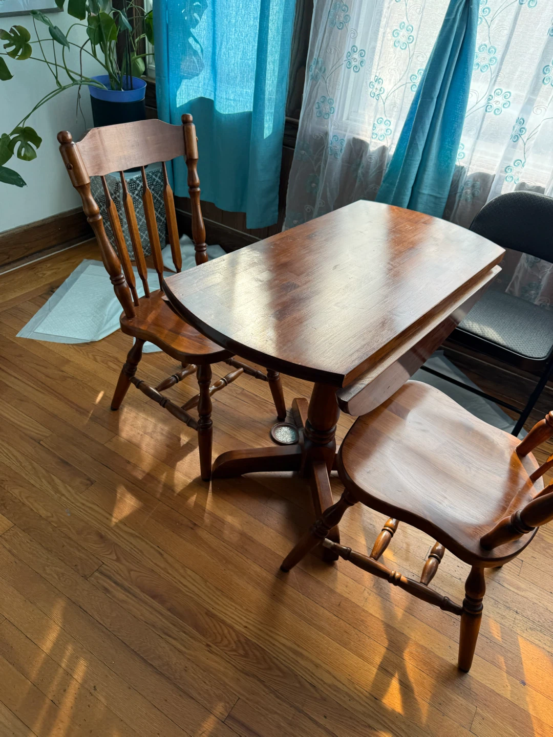 Drop Leaf Kitchen Table with 2 Chairs - photo 3