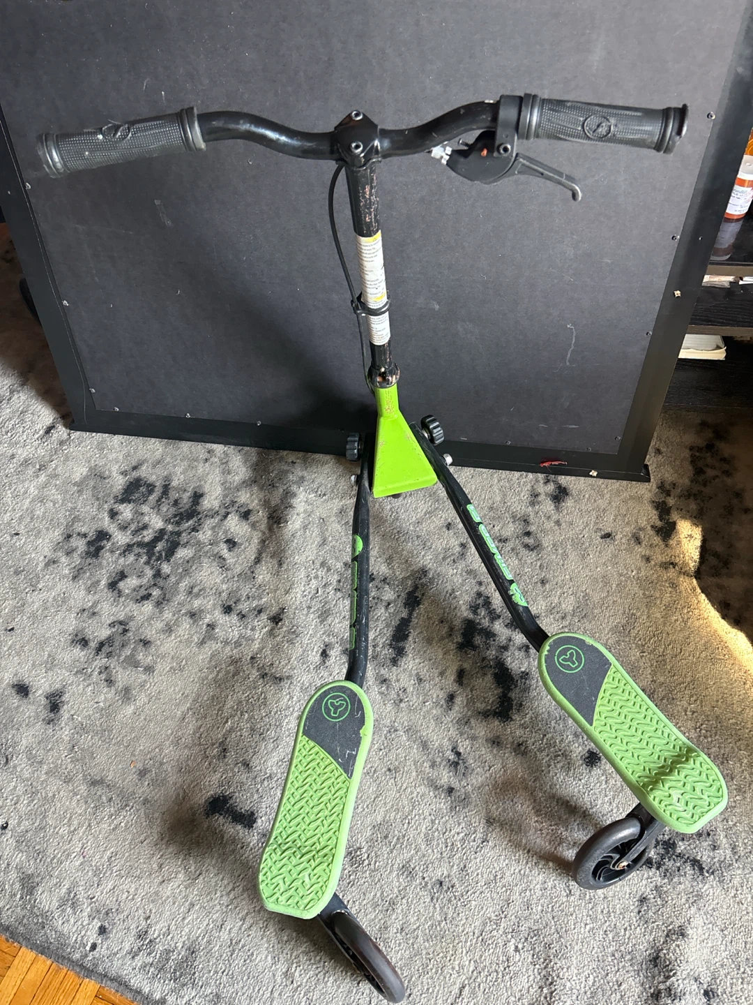 Yvolution Flyer Glider Scooter - photo 4