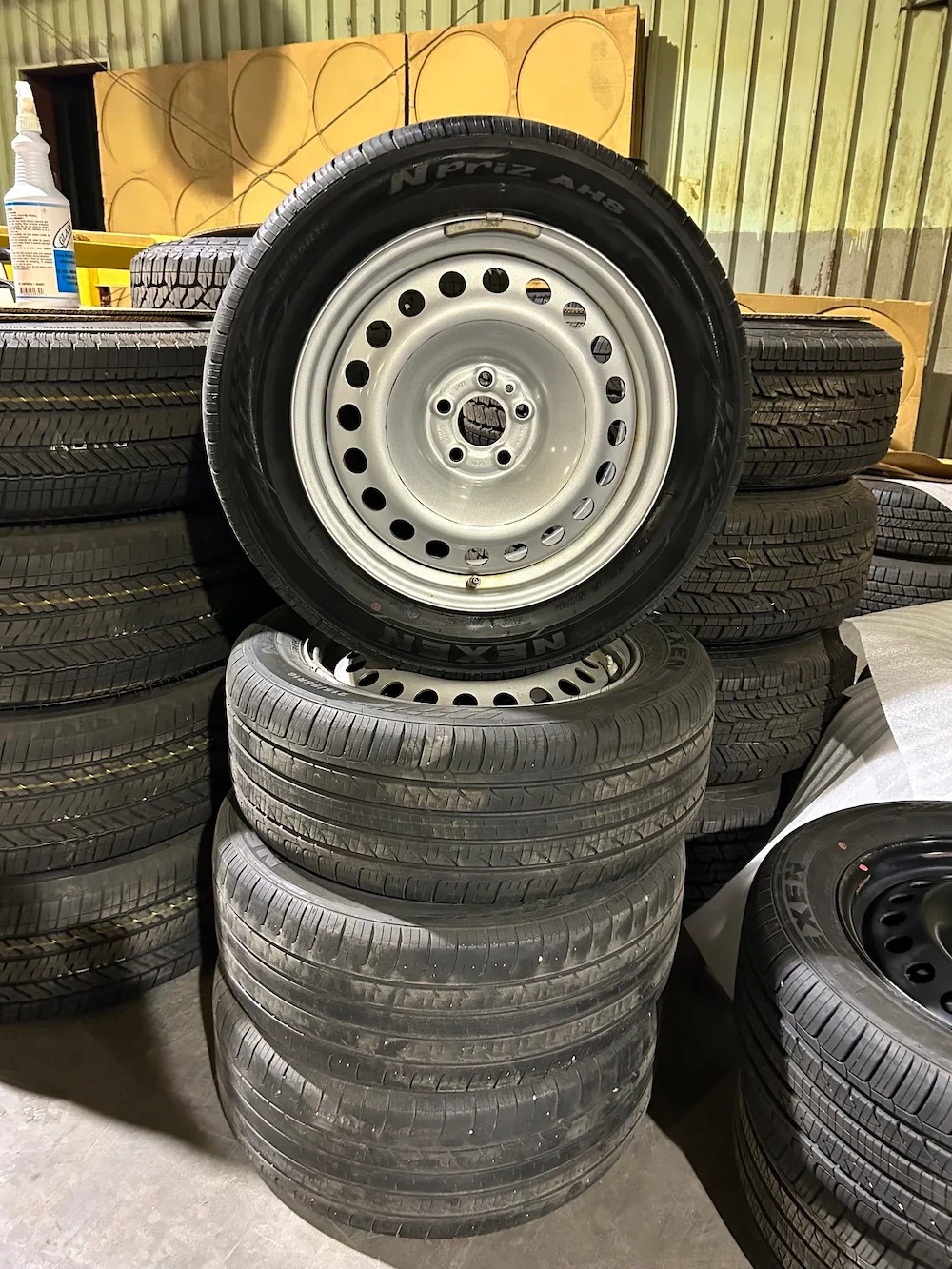 Dodge Promaster Rim & Tire X4