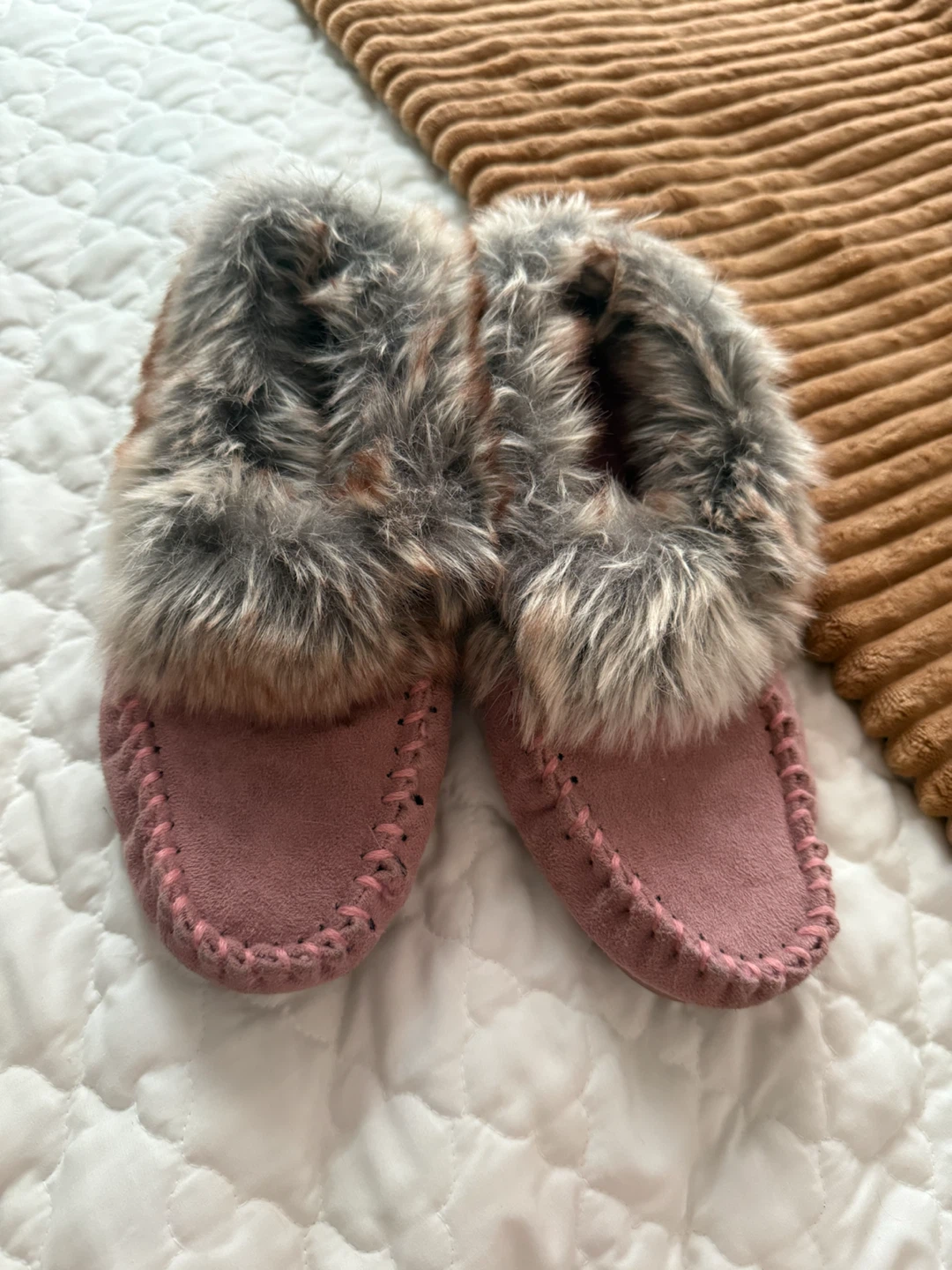 Wynn River Fur Trim Moccasin Slippers