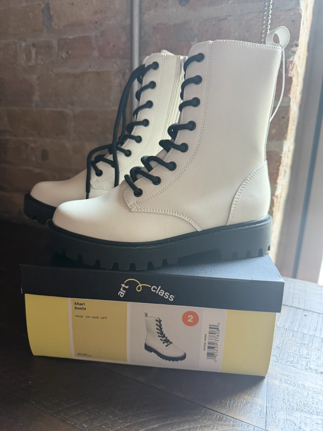 NEW with tag Art Class Cream ‘Khari’ Lace-Up combat Boots Size 2
