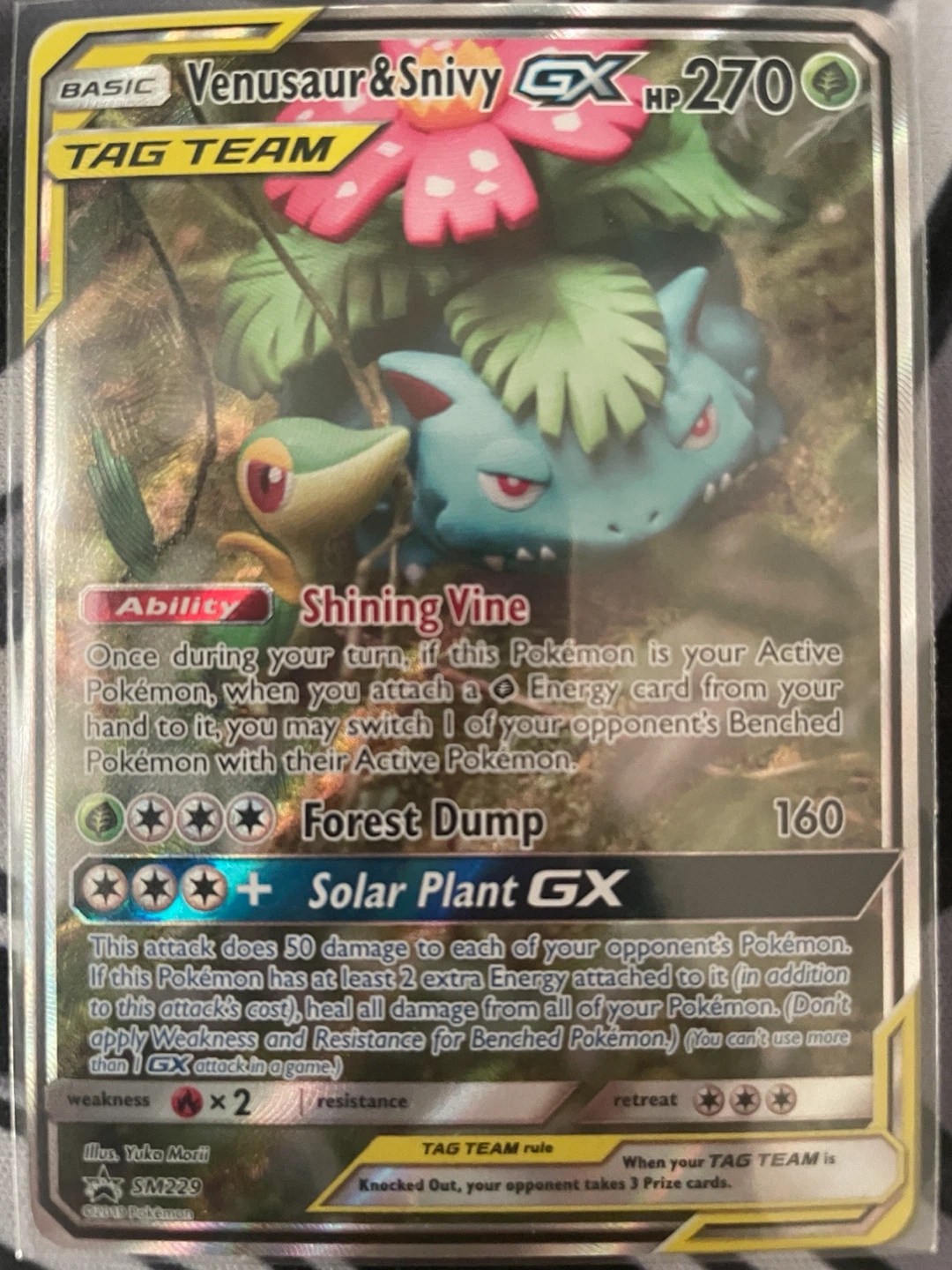 Venusaur & Snivy GX TAG TEAM Pokémon Card SM229