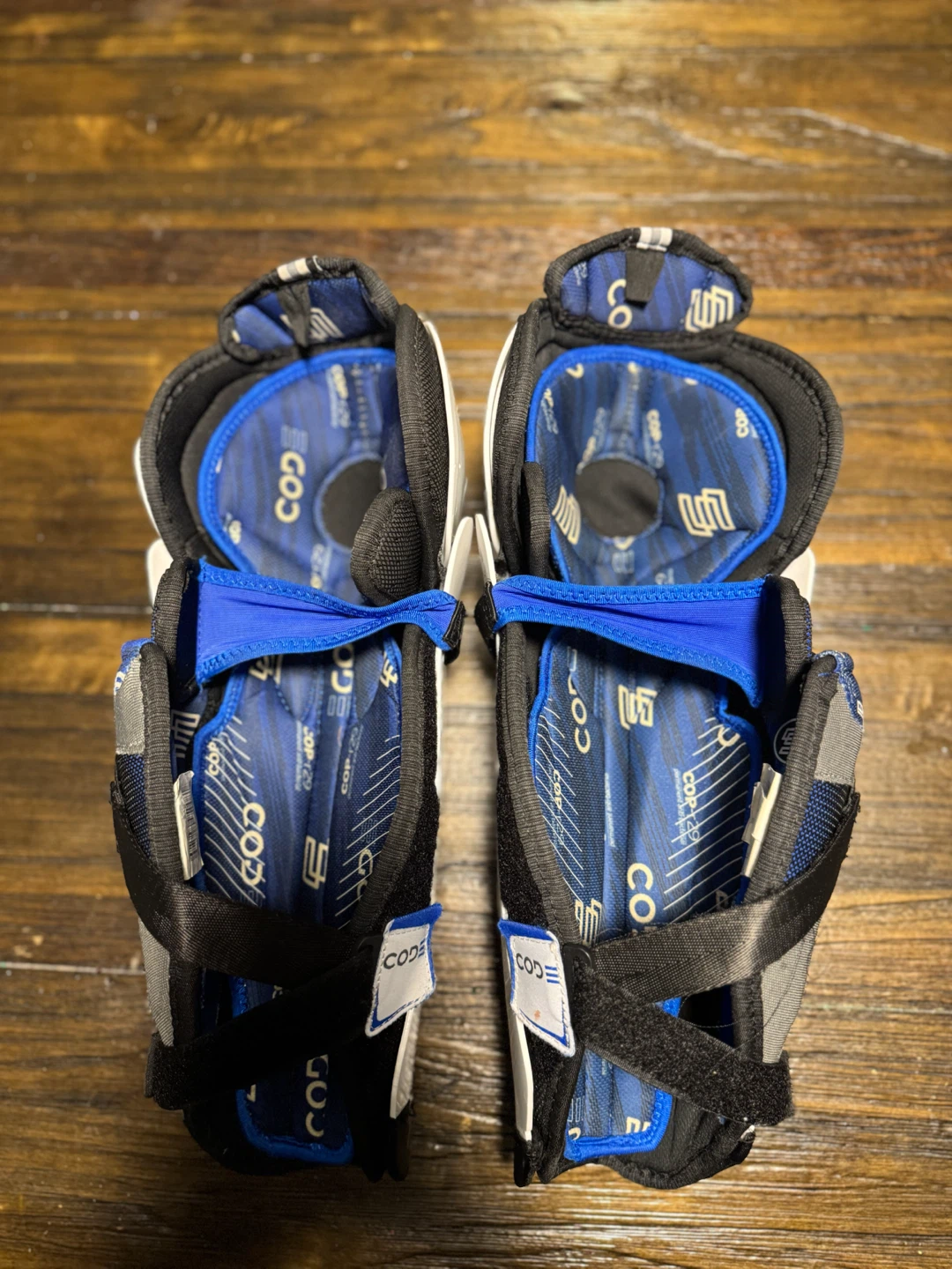 Sherwood Code TMP2 Hockey Shin Guards & Winnwell NXT Gloves - photo 2