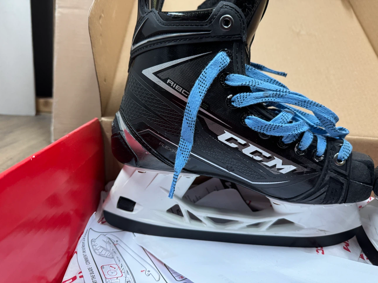 CCM Ribcor Flex 3 Hockey Skates Size 6 - photo 2