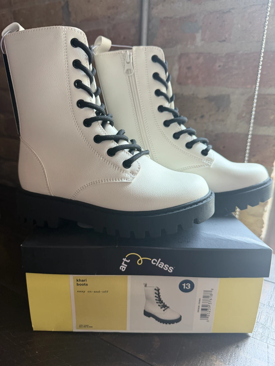 NEW w/ tag Art Class Cream ‘Khari’ Lace-Up combat Boots Size 13