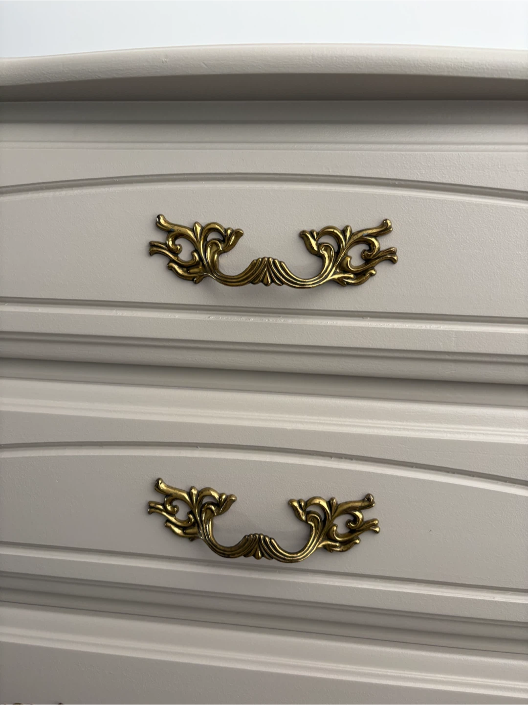 Dresser- $120 - photo 2