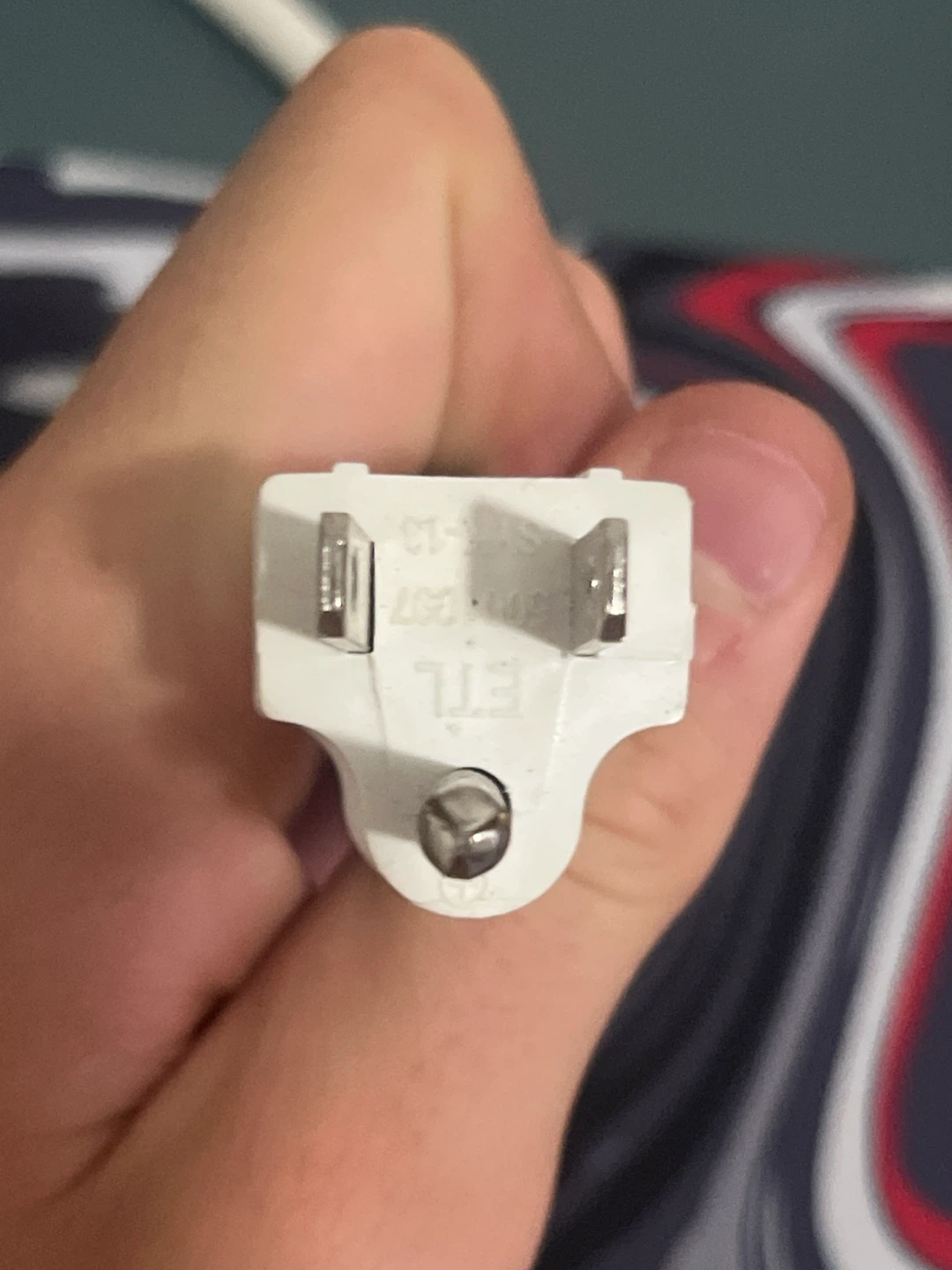 NEGOTIABLE!!!!   White 6-Outlet Power Strip with On/Off Switch - photo 2