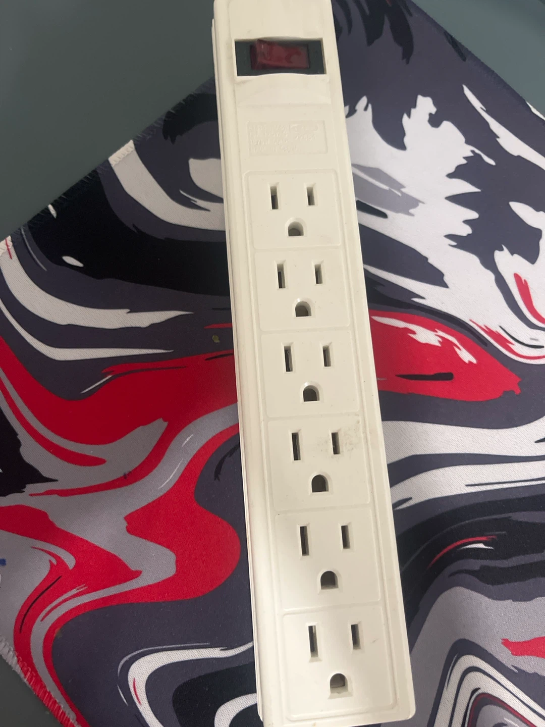 NEGOTIABLE!!!!   White 6-Outlet Power Strip with On/Off Switch - photo 3