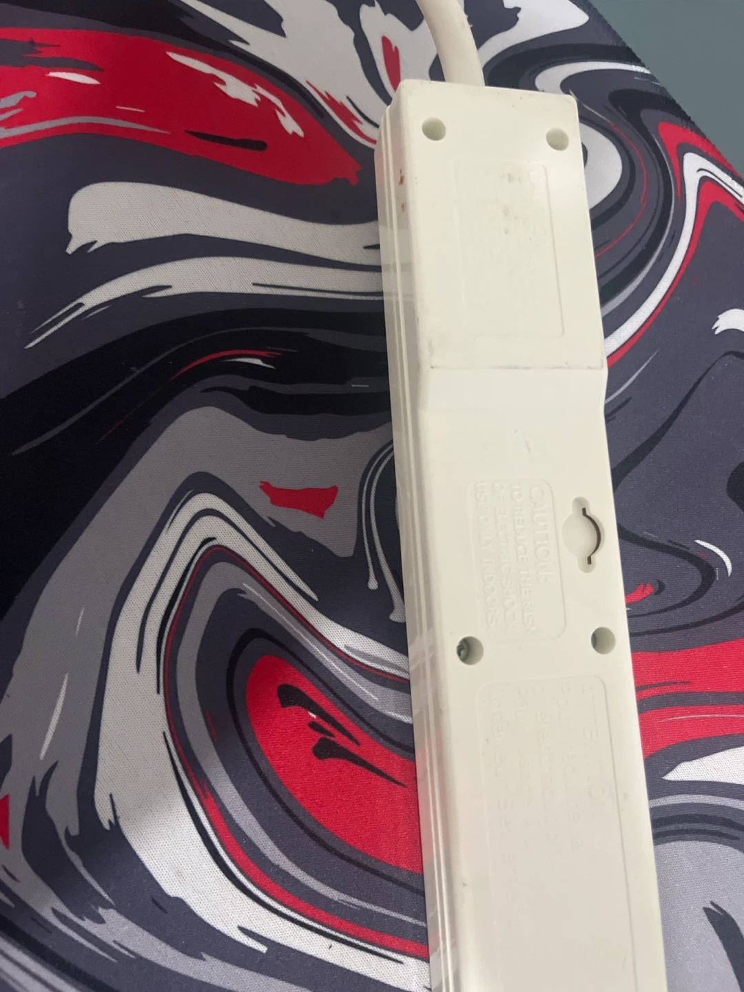 NEGOTIABLE!!!!   White 6-Outlet Power Strip with On/Off Switch - photo 4