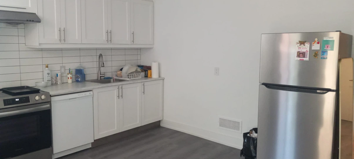 RENT - 1 Bedroom in 2 bedroom house (U of T Scarborough) - photo 2
