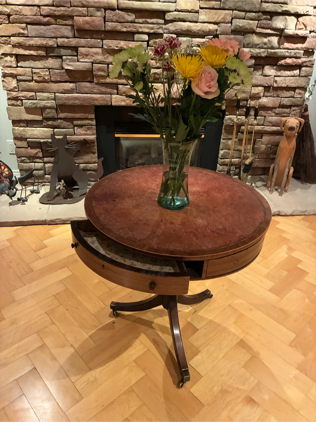 Round Drawer Pedestal Table - photo 2